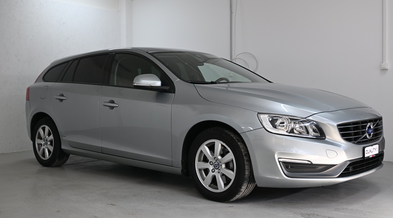 VOLVO V60 D4 AWD Geartronic-image-1