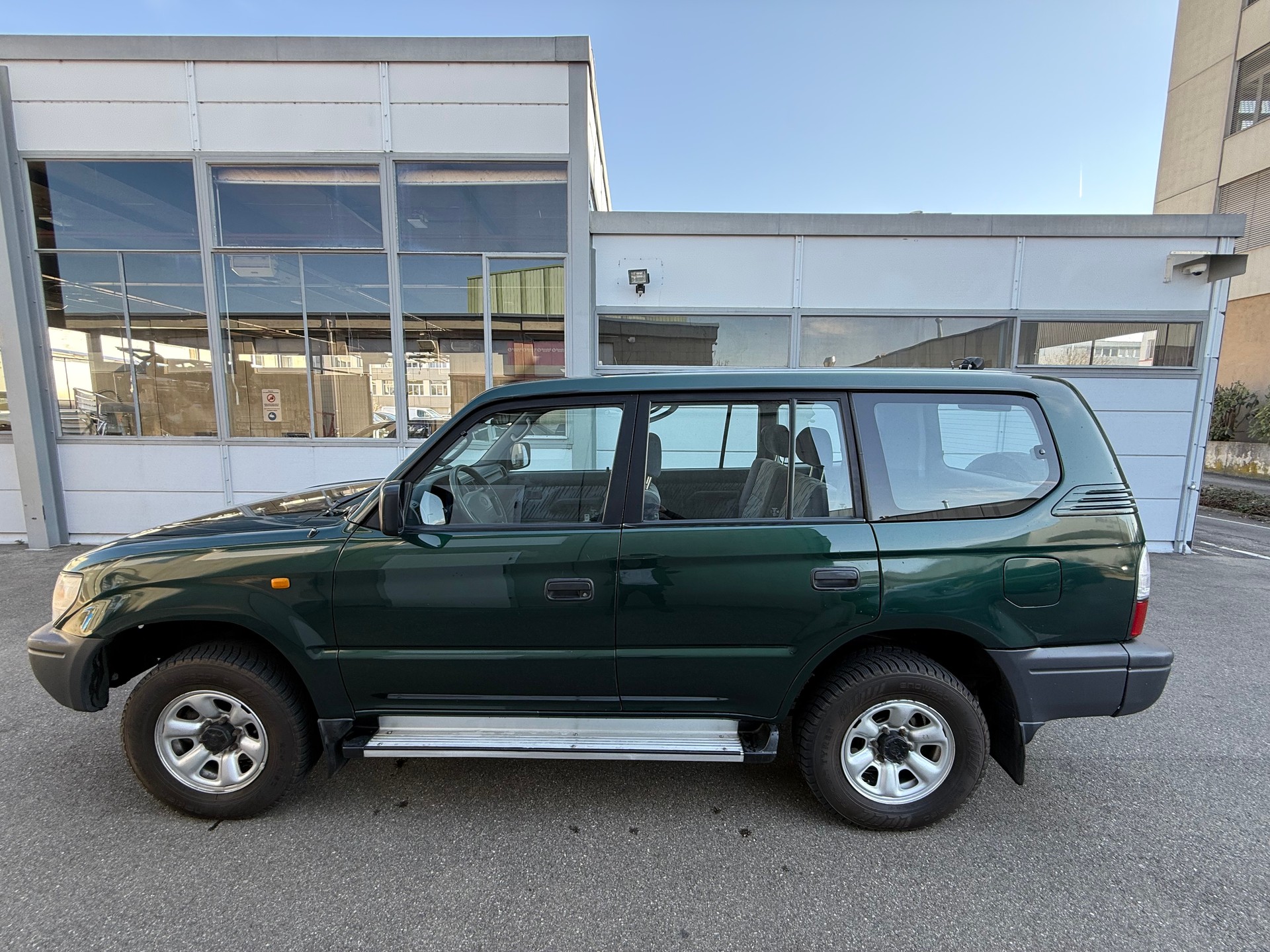 TOYOTA Land Cruiser 300 3.0 TD LX **Frisch ab MFK *CH Fahrzeug *6 Tonnen Luftdruckbremsen-image-7