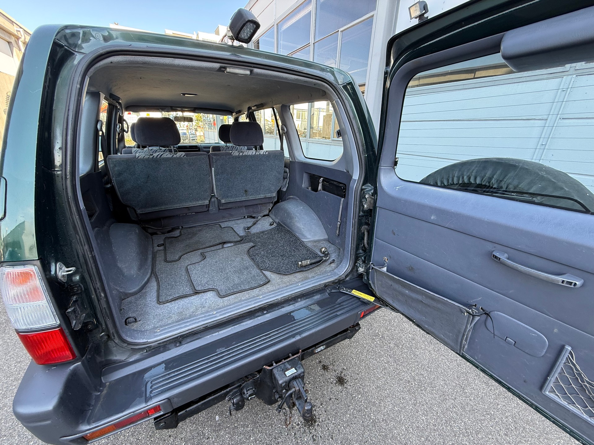 TOYOTA Land Cruiser 300 3.0 TD LX **Frisch ab MFK *CH Fahrzeug *6 Tonnen Luftdruckbremsen-image-4