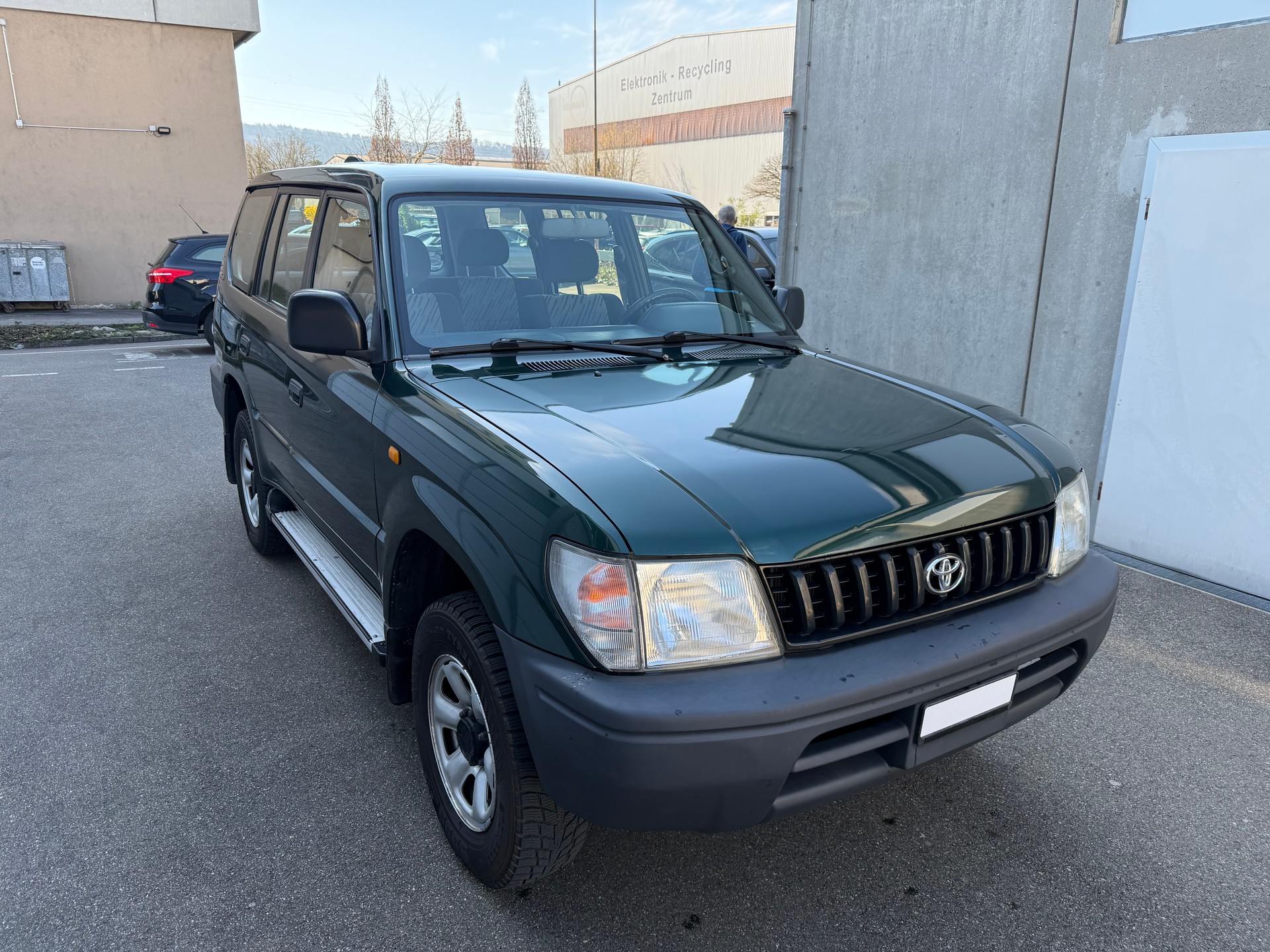 TOYOTA Land Cruiser 300 3.0 TD LX **Frisch ab MFK *CH Fahrzeug *6 Tonnen Luftdruckbremsen-image-1