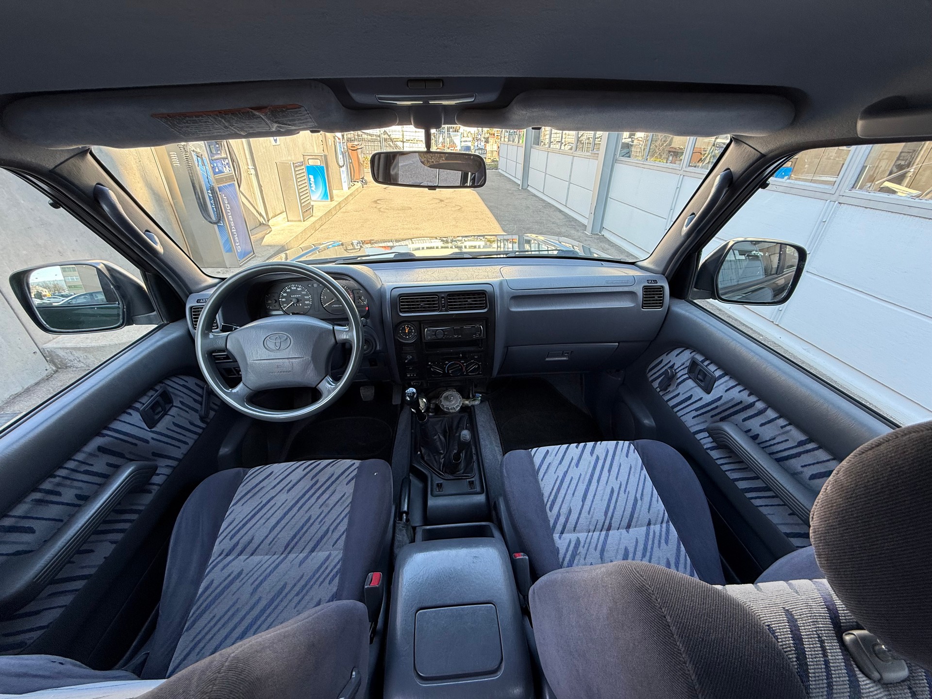 TOYOTA Land Cruiser 300 3.0 TD LX **Frisch ab MFK *CH Fahrzeug *6 Tonnen Luftdruckbremsen-image-9