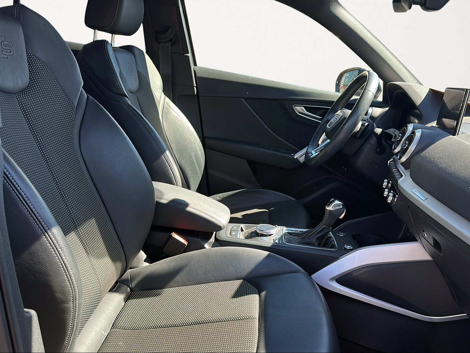 AUDI Q2 35 TFSI S line S-tronic-image-8
