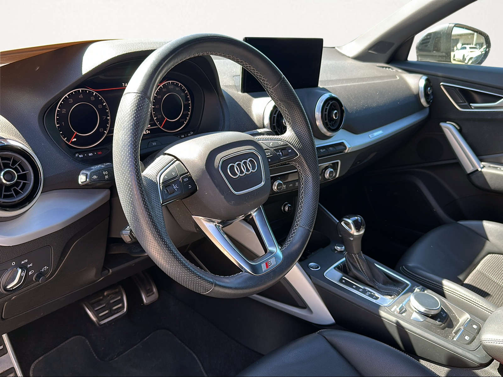 AUDI Q2 35 TFSI S line S-tronic-image-2
