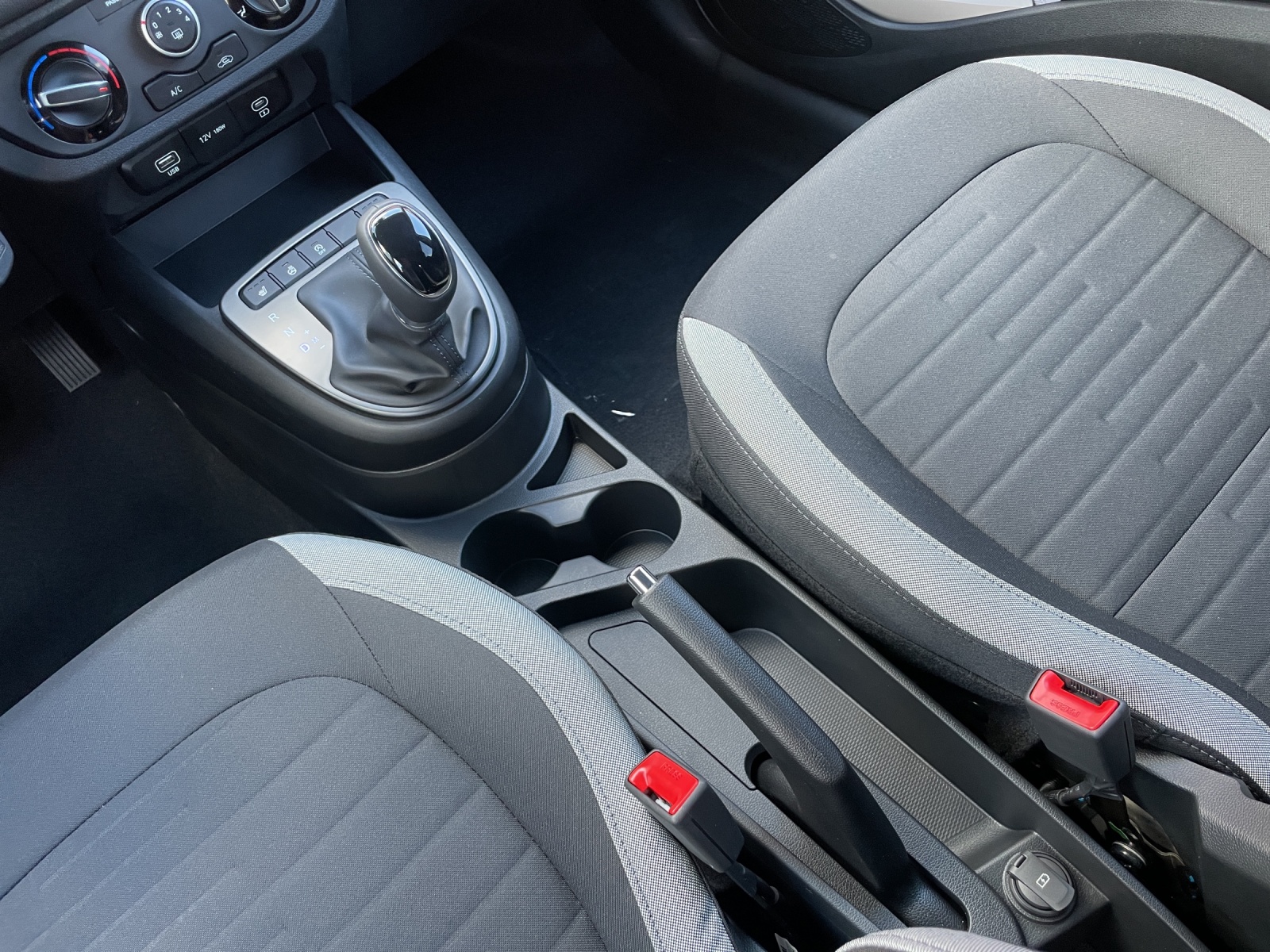 HYUNDAI i10 1.2 Amplia-image-8
