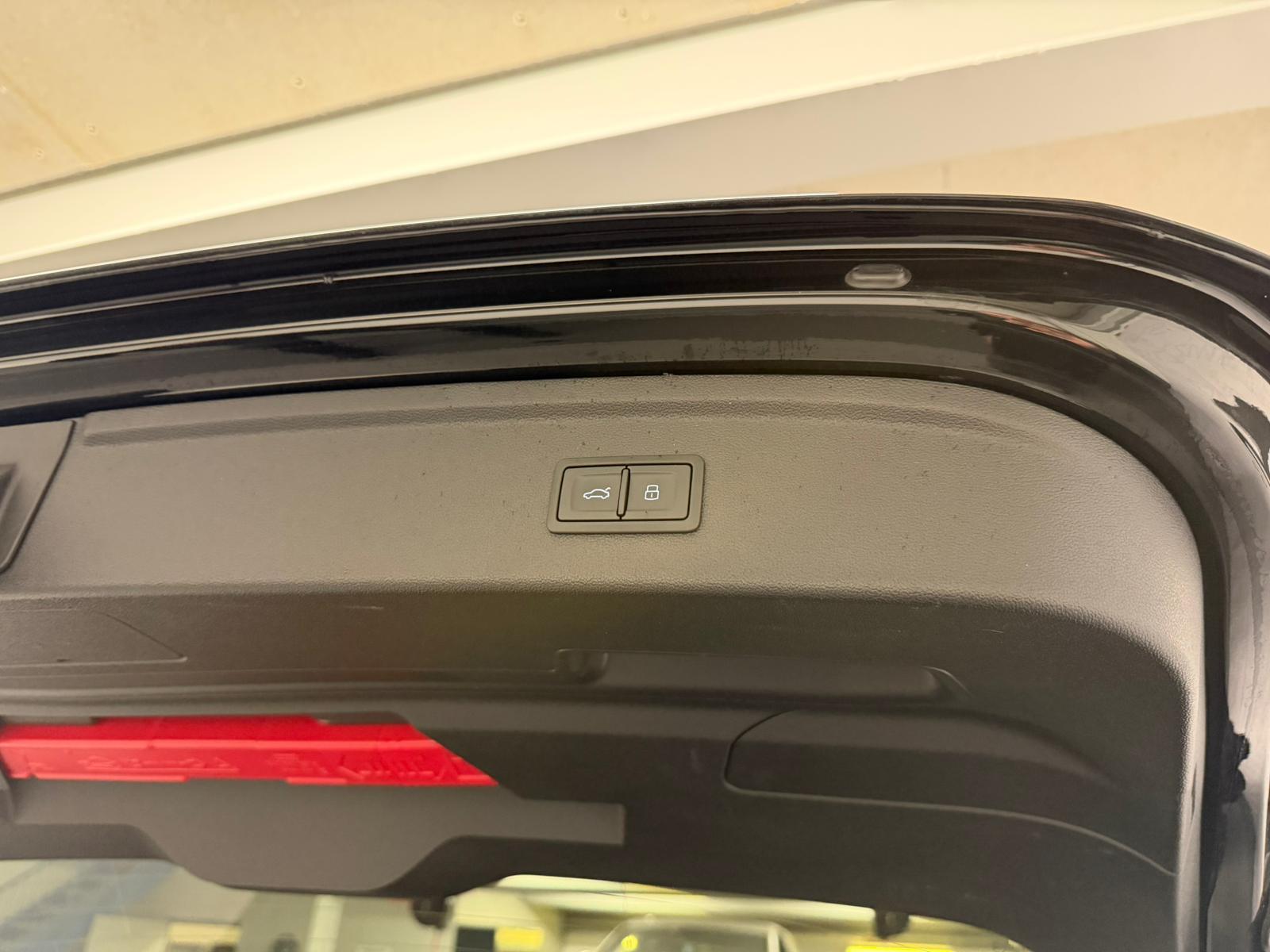 AUDI A3 Sportback 35 TFSI S line Attraction S-tronic-image-11