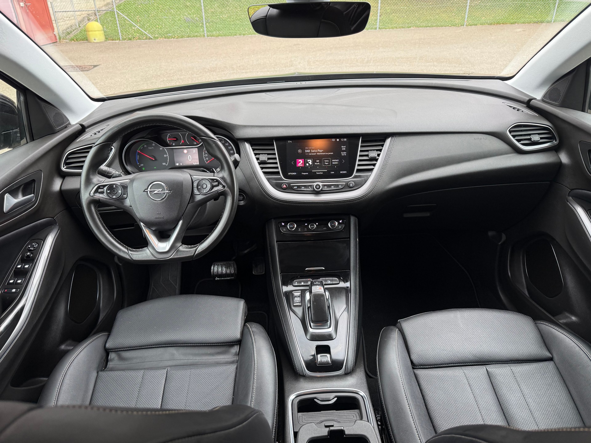 OPEL Grandland X 1.6 Hybrid4 Excellence Automatik-image-6