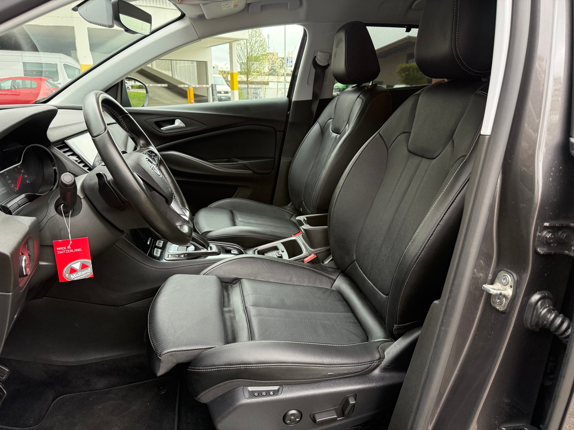 OPEL Grandland X 1.6 Hybrid4 Excellence Automatik-image-5