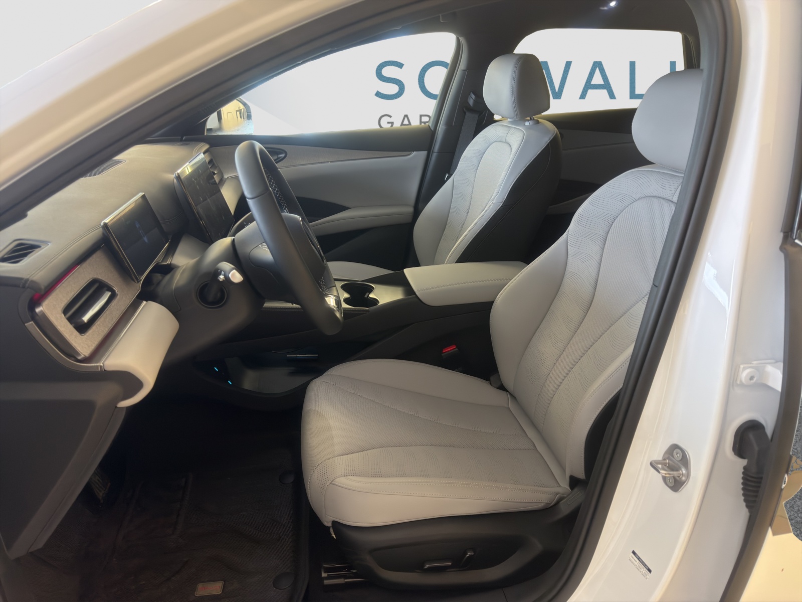 BYD Seal 6 DM-i Touring Comfort-image-8