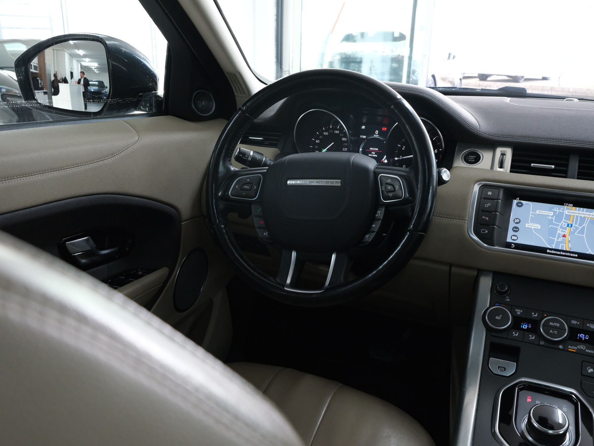 LAND ROVER Range Rover Evoque 2.0 Si4 HSE AT9*Rückfahrkamera* *Panorama* *Meridian*-image-19
