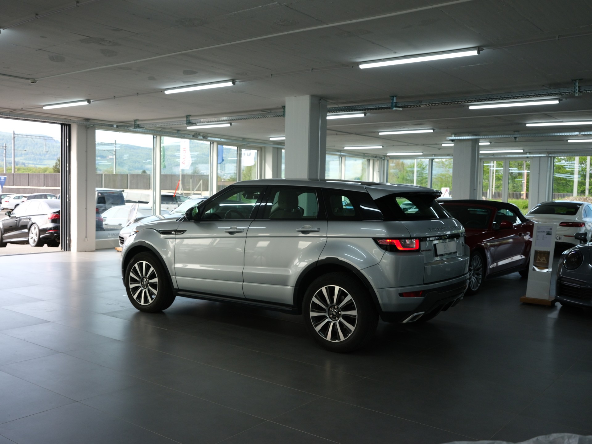 LAND ROVER Range Rover Evoque 2.0 Si4 HSE AT9*Rückfahrkamera* *Panorama* *Meridian*-image-12