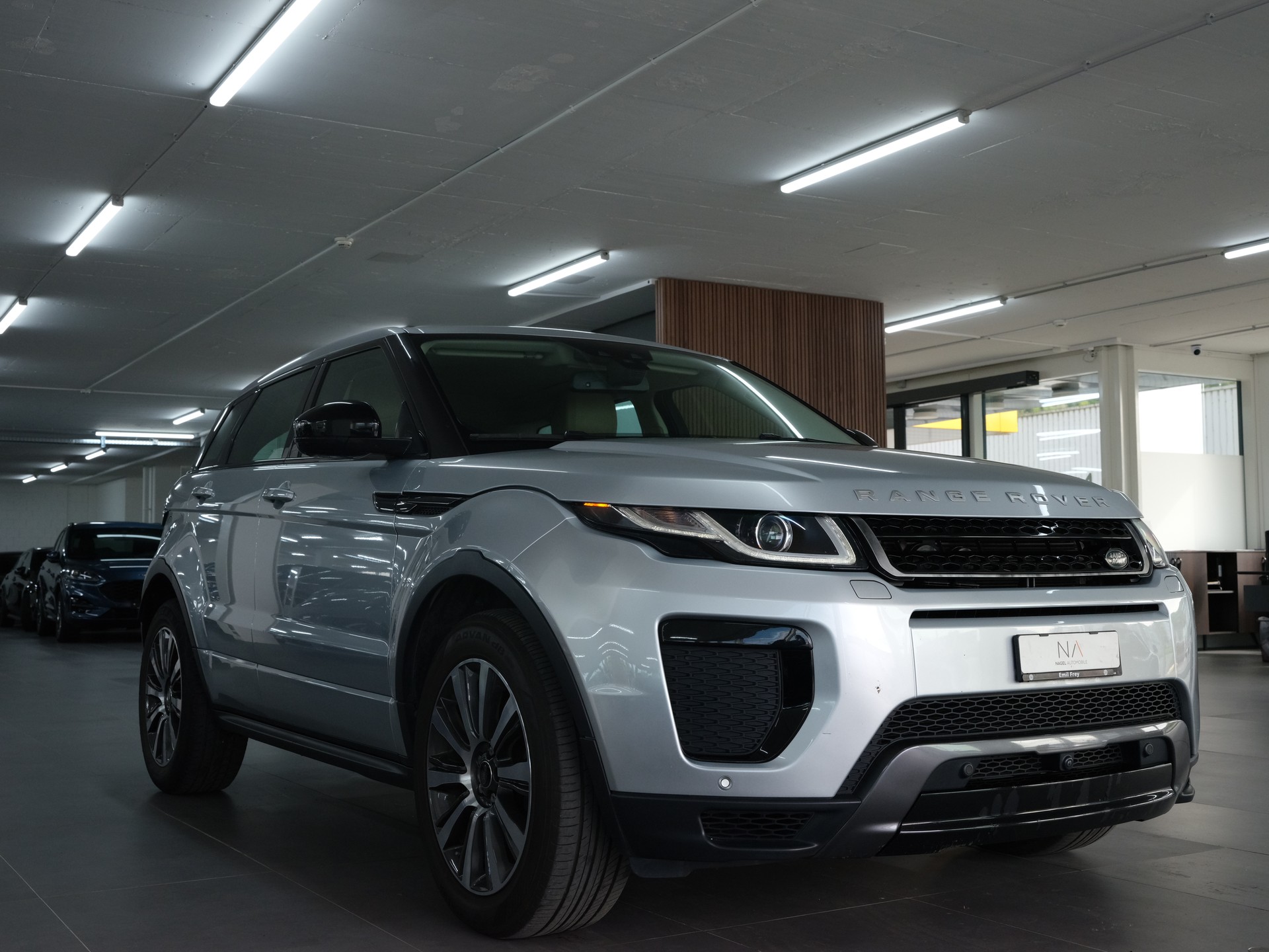 LAND ROVER Range Rover Evoque 2.0 Si4 HSE AT9*Rückfahrkamera* *Panorama* *Meridian*-image-1