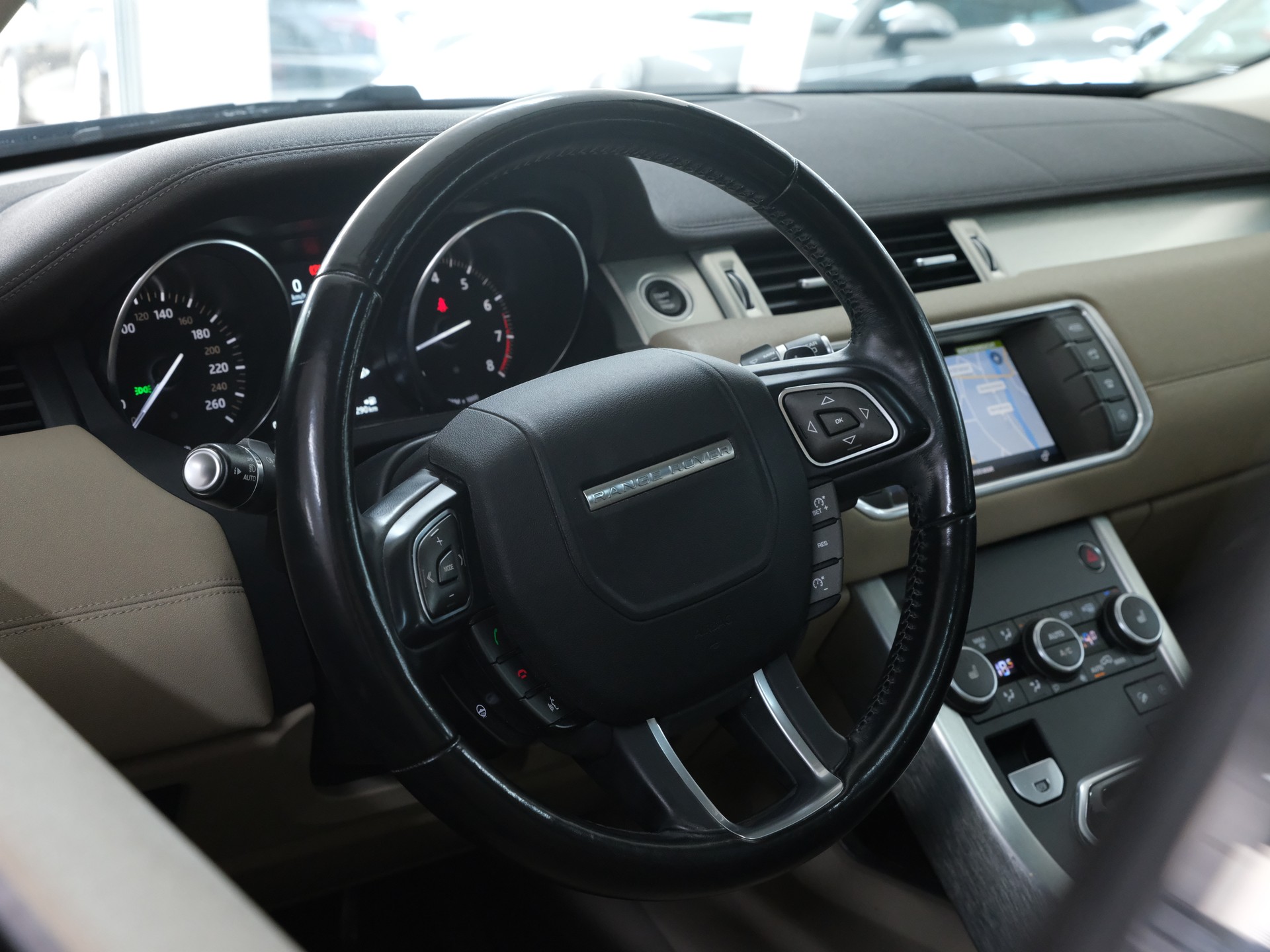 LAND ROVER Range Rover Evoque 2.0 Si4 HSE AT9*Rückfahrkamera* *Panorama* *Meridian*-image-17