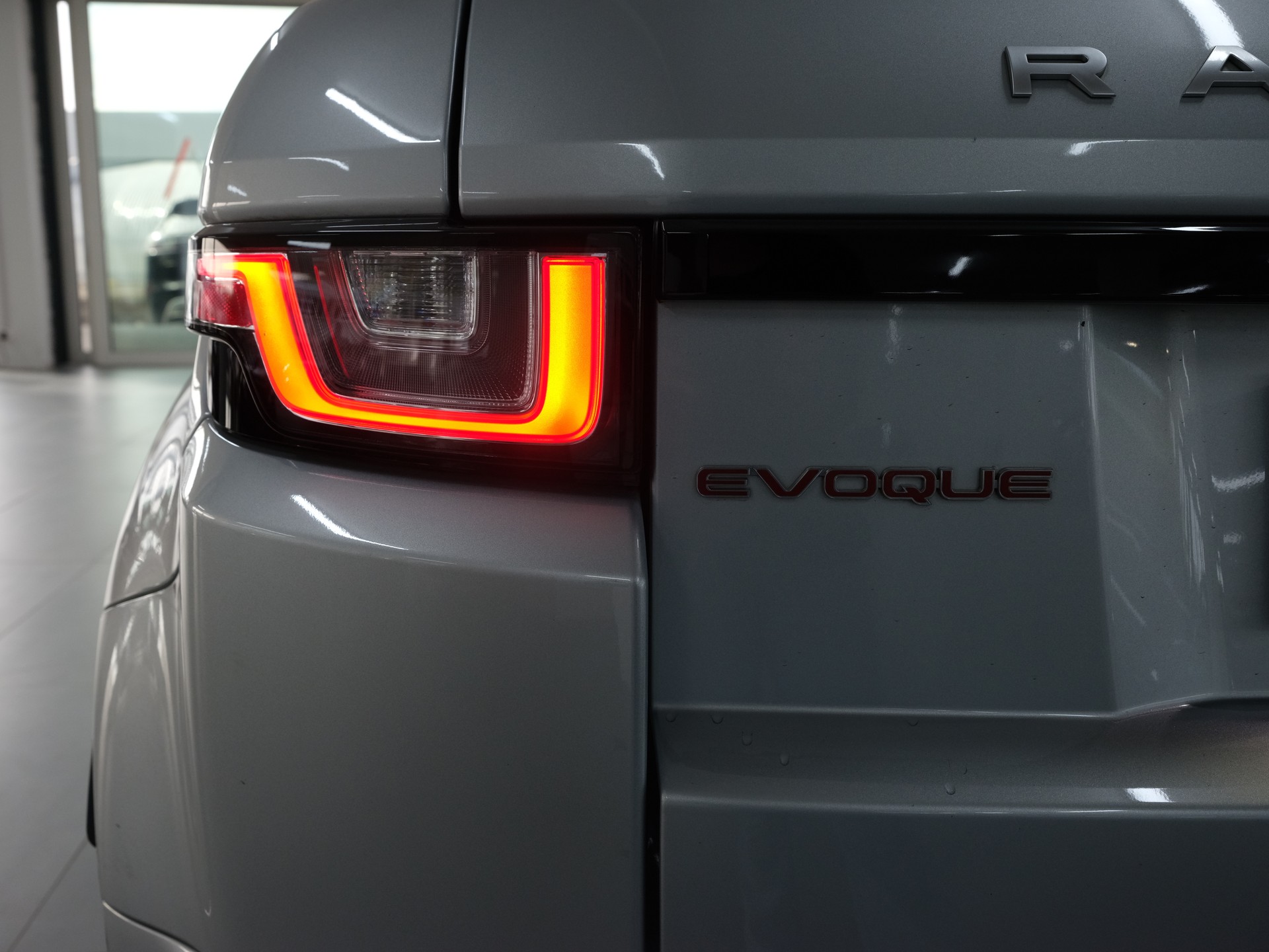 LAND ROVER Range Rover Evoque 2.0 Si4 HSE AT9*Rückfahrkamera* *Panorama* *Meridian*-image-13