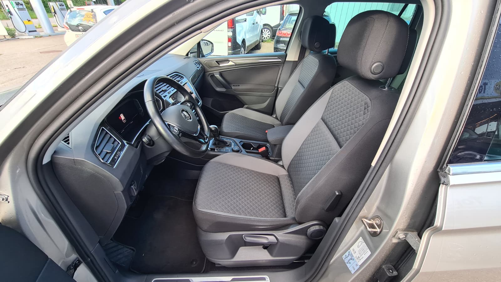 VW Tiguan 2.0 TDI SCR Comfortline 4Motion DSG ** mit Anh-Kupplung 2500 Kg ** Gr.Navi ** RF-Kamera ** Frisch ab MFK & Service **-image-15