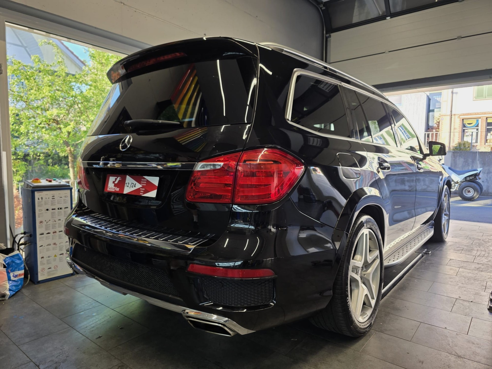 MERCEDES-BENZ GL 500 4Matic 7G-Tronic-showroom-element-3