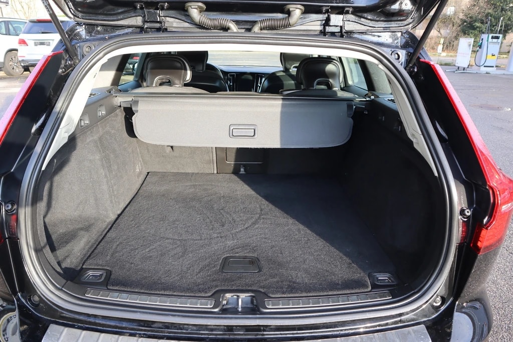 VOLVO V60 D3 Momentum Geartronic ** Neues Modell ** Navi mit RF-kamera ** Frisch ab MFK & Service **-image-11