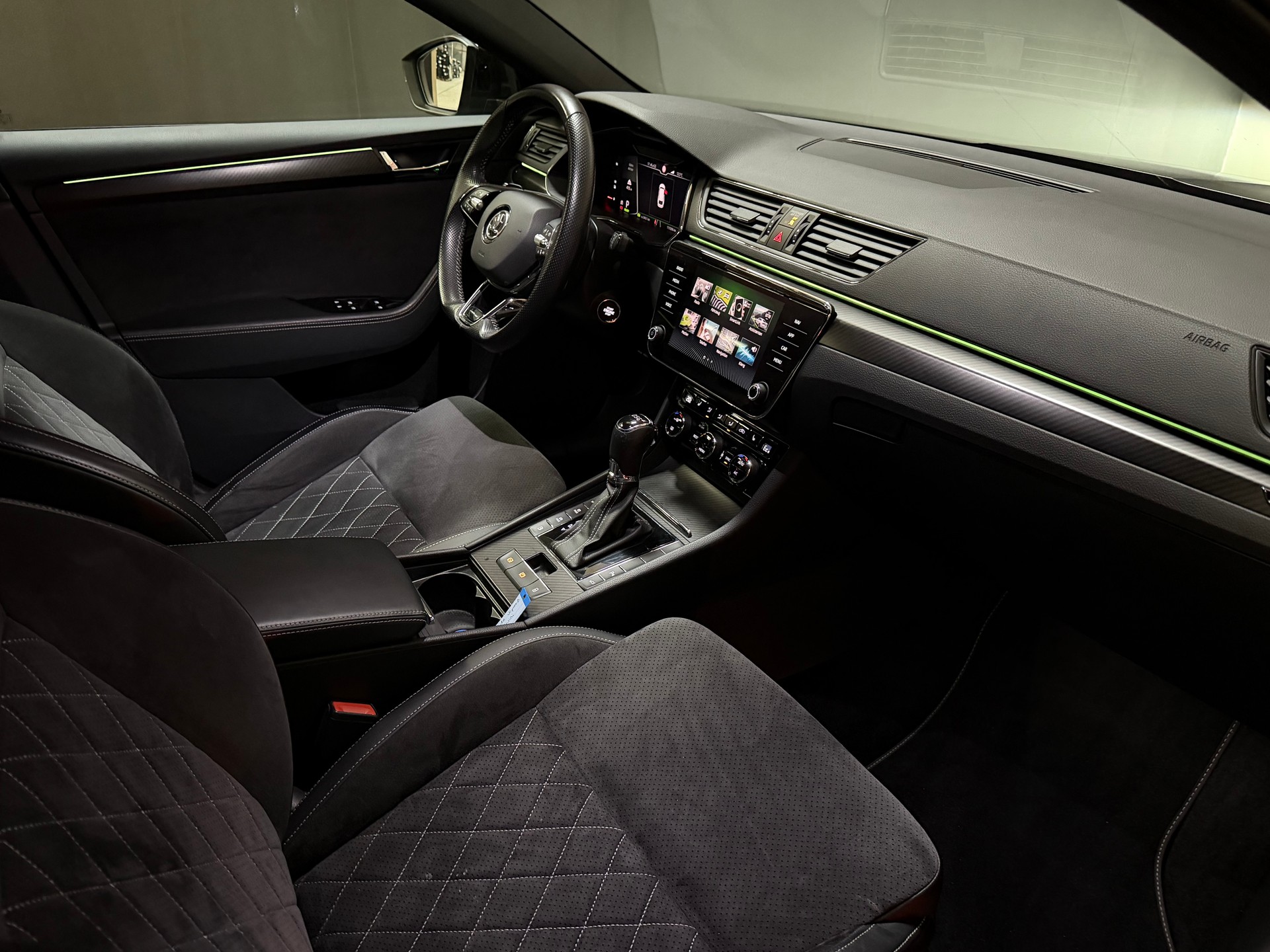 SKODA Superb 1.4 TSI Sport Line PHEV DSG-image-18