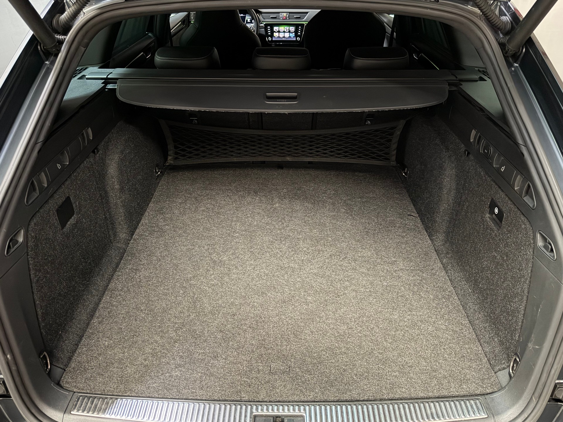 SKODA Superb 1.4 TSI Sport Line PHEV DSG-image-9