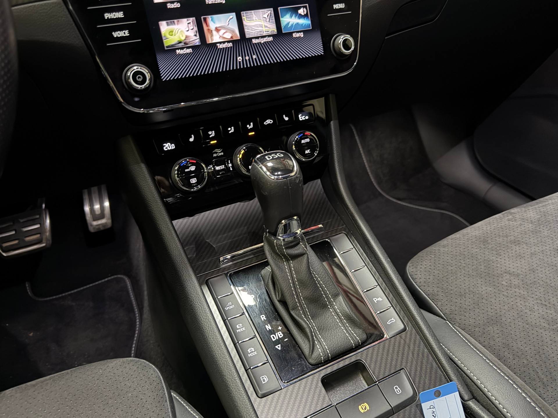 SKODA Superb 1.4 TSI Sport Line PHEV DSG-image-16