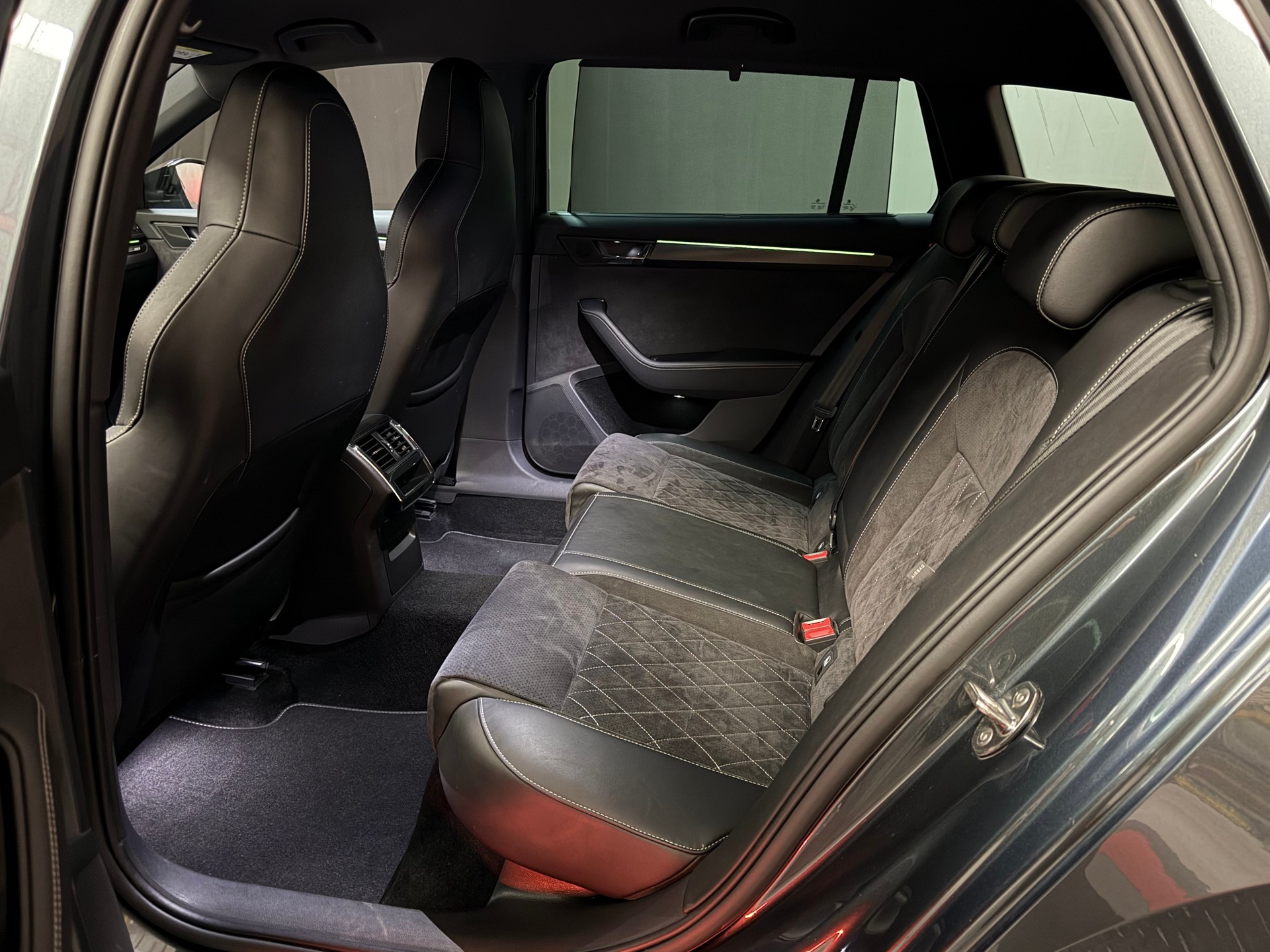 SKODA Superb 1.4 TSI Sport Line PHEV DSG-image-12