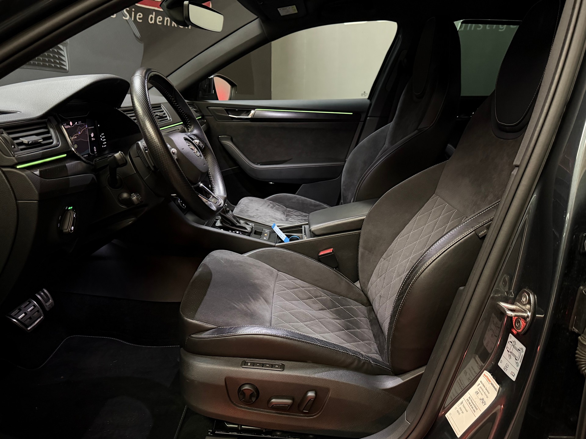 SKODA Superb 1.4 TSI Sport Line PHEV DSG-image-10