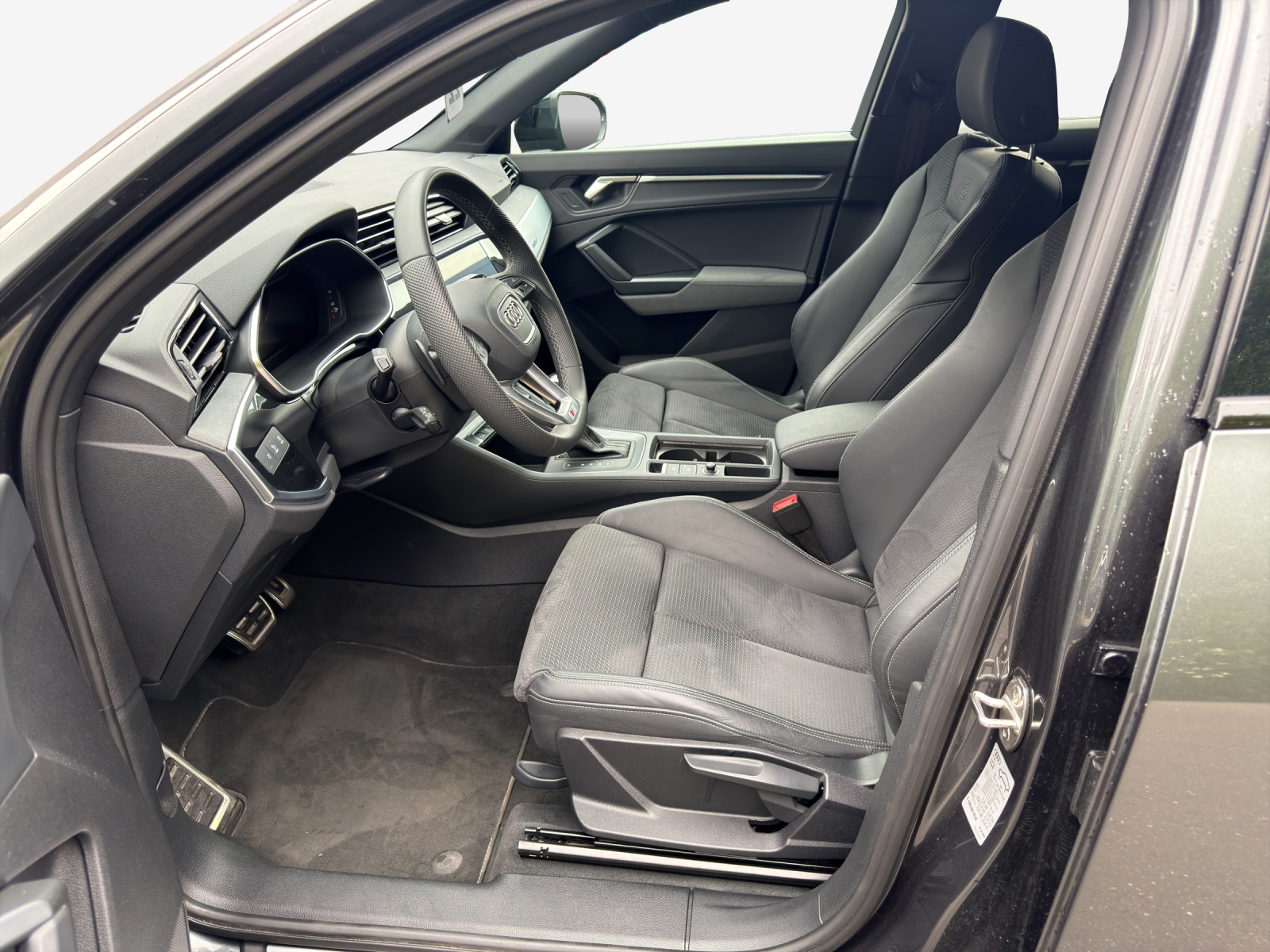 AUDI Q3 Sportback 40 TFSI S line quattro S-tronic-image-7