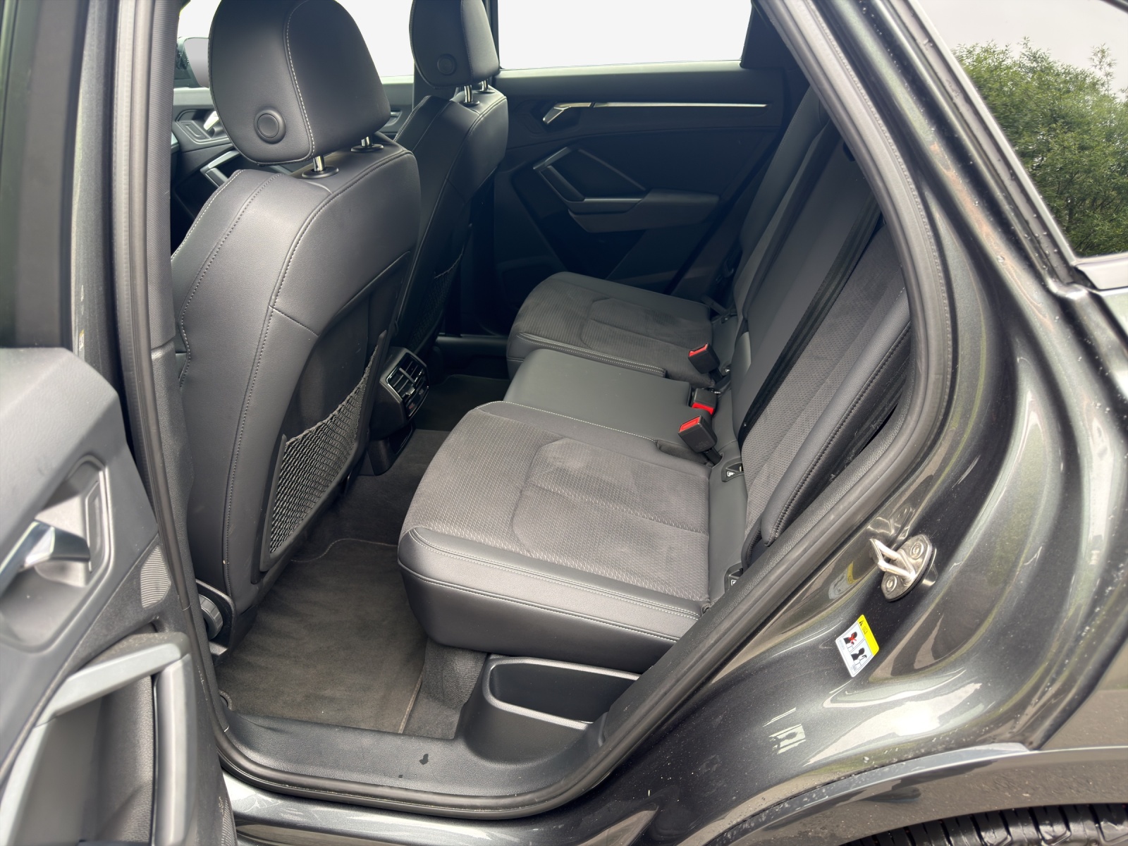 AUDI Q3 Sportback 40 TFSI S line quattro S-tronic-image-11
