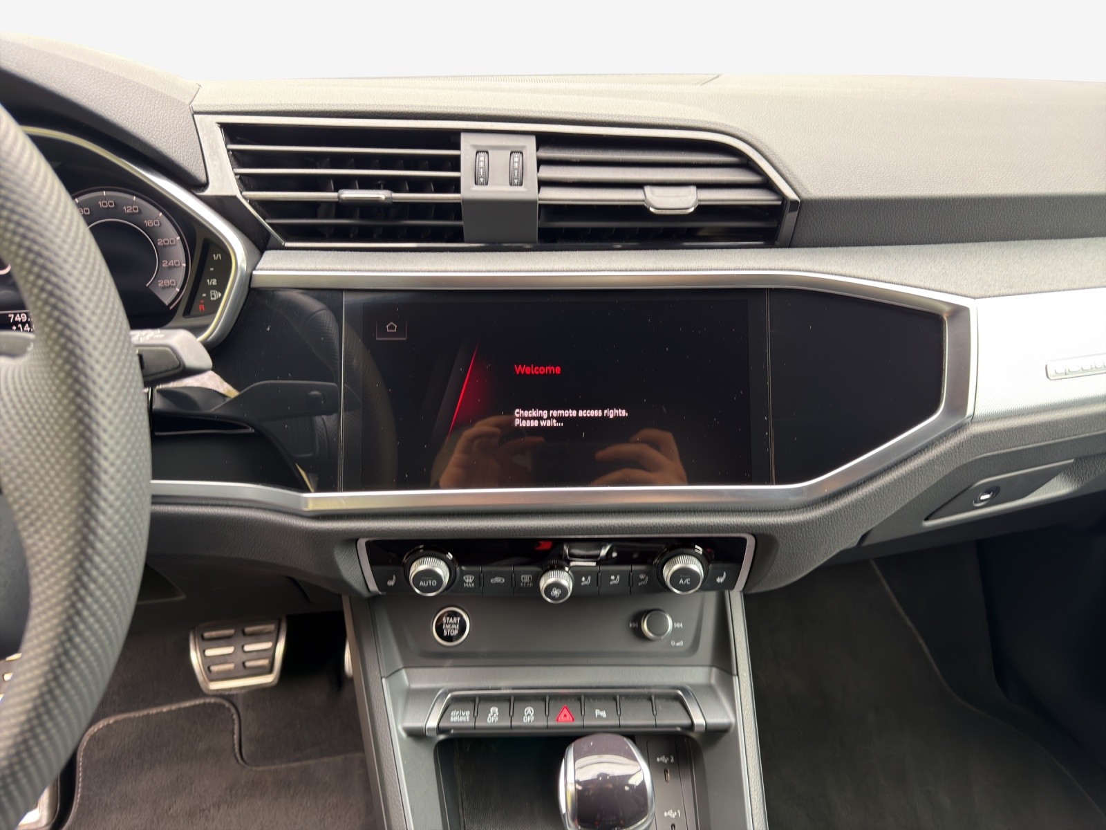 AUDI Q3 Sportback 40 TFSI S line quattro S-tronic-image-10