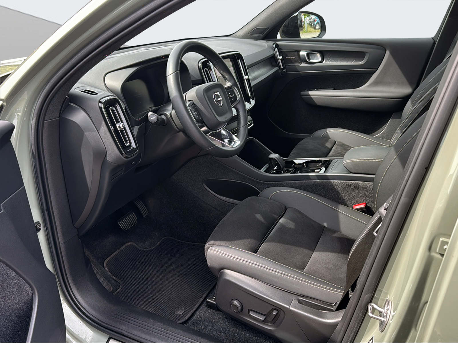 VOLVO C40 P6 Recharge Ultimate-image-9