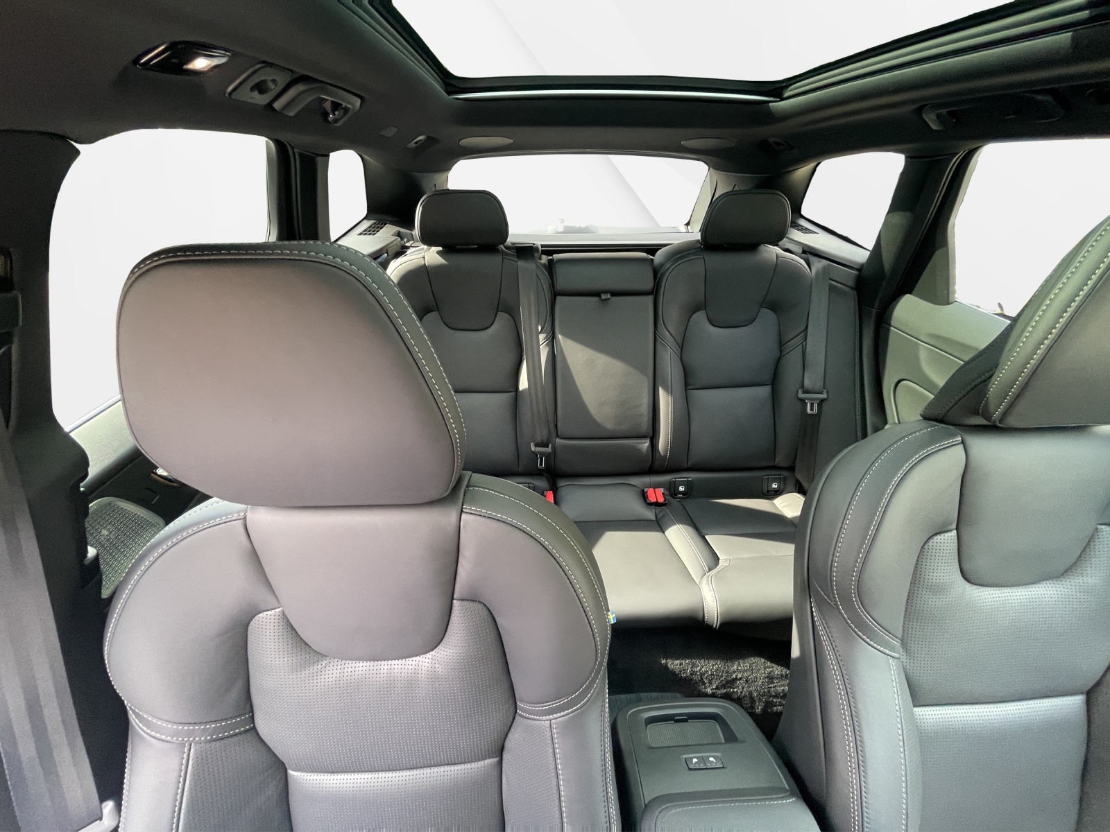 VOLVO XC60 2.0 T6 TE Ultra Bright eAWD-image-16