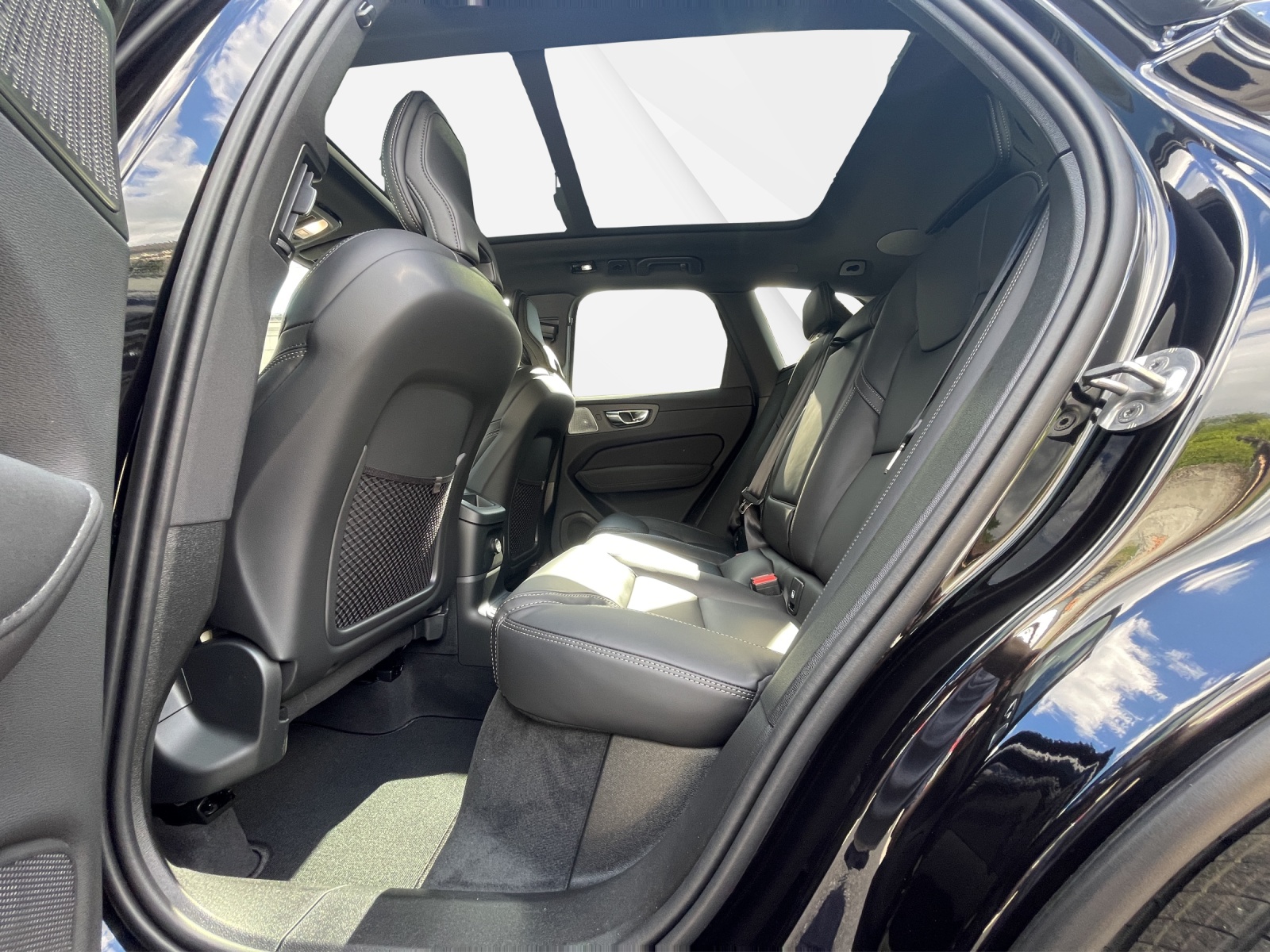 VOLVO XC60 2.0 T6 TE Ultra Bright eAWD-image-13