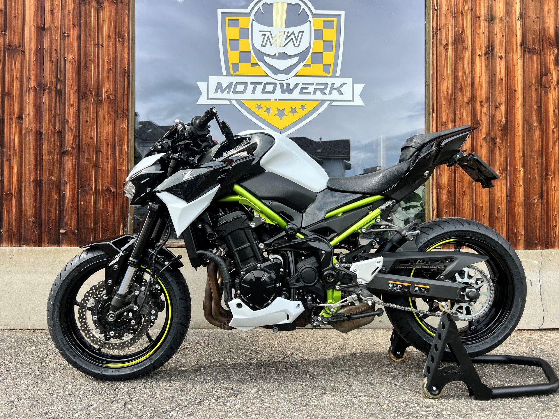 KAWASAKI Z 900-image-2