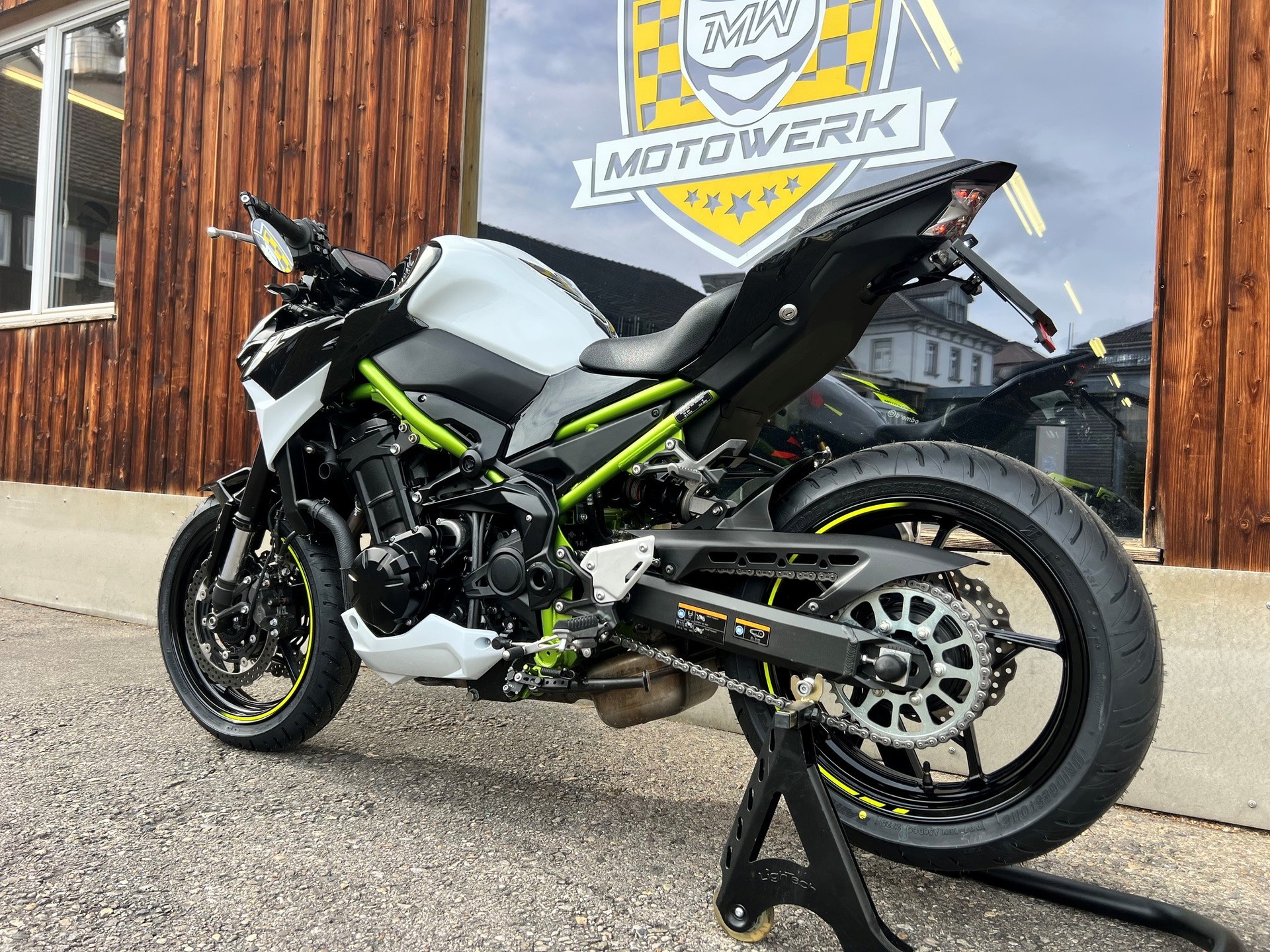 KAWASAKI Z 900-image-4