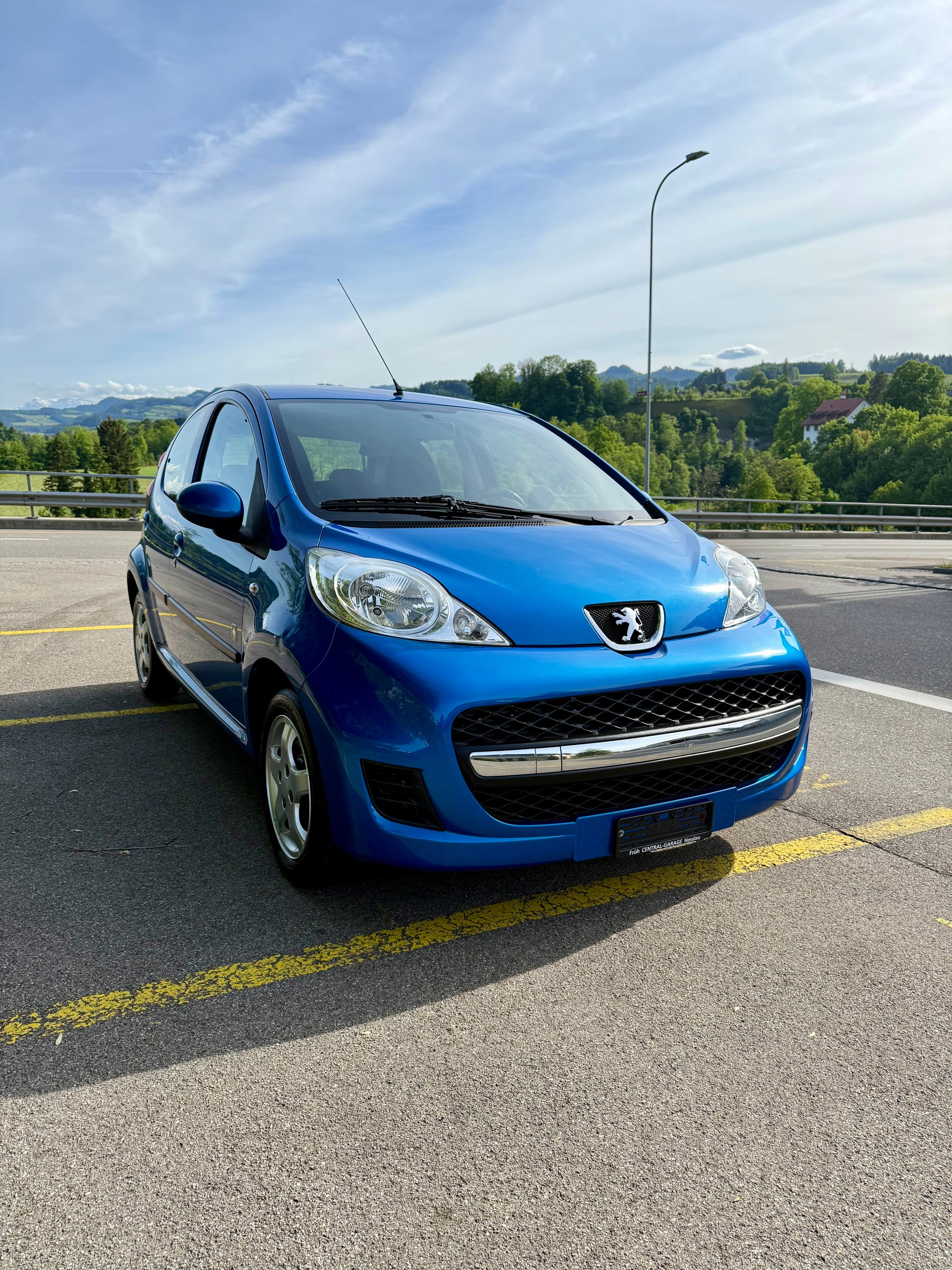 PEUGEOT 107 1.0 Swiss Edition-image-14
