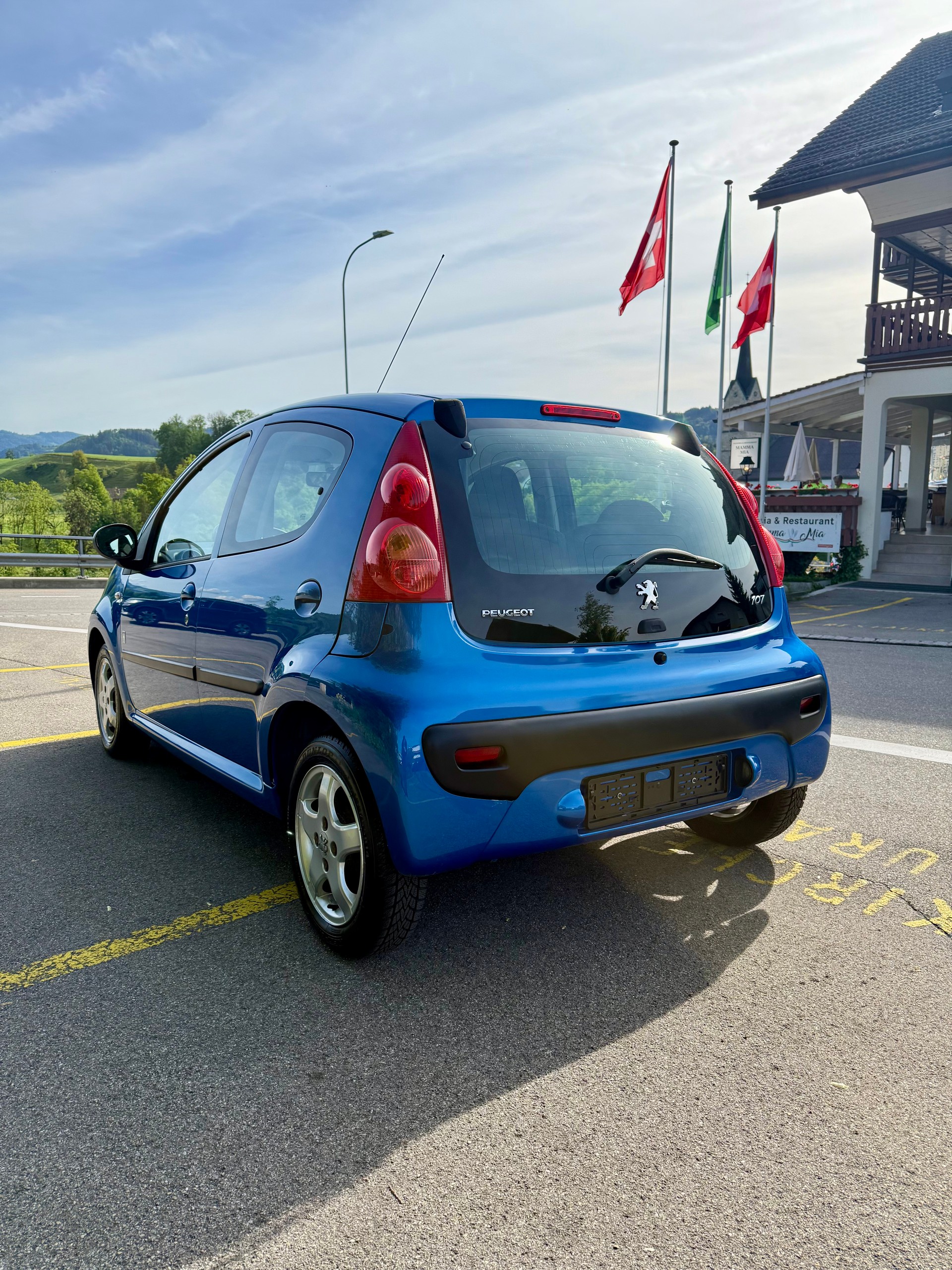 PEUGEOT 107 1.0 Swiss Edition-image-5