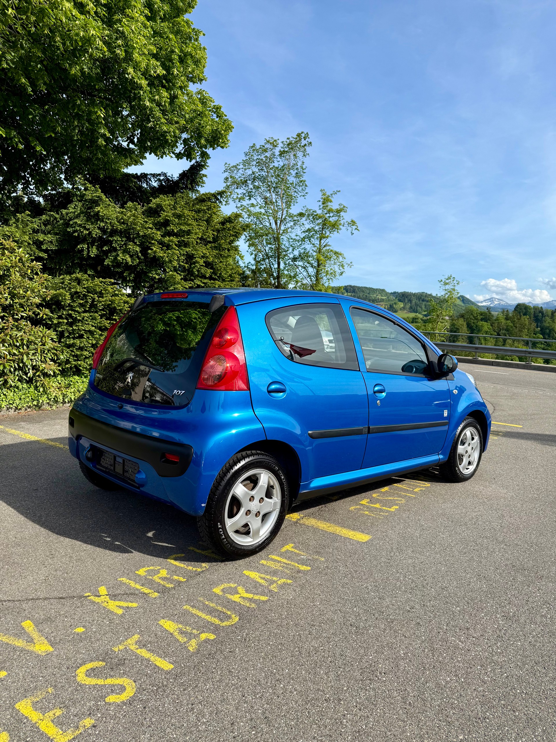 PEUGEOT 107 1.0 Swiss Edition-image-4