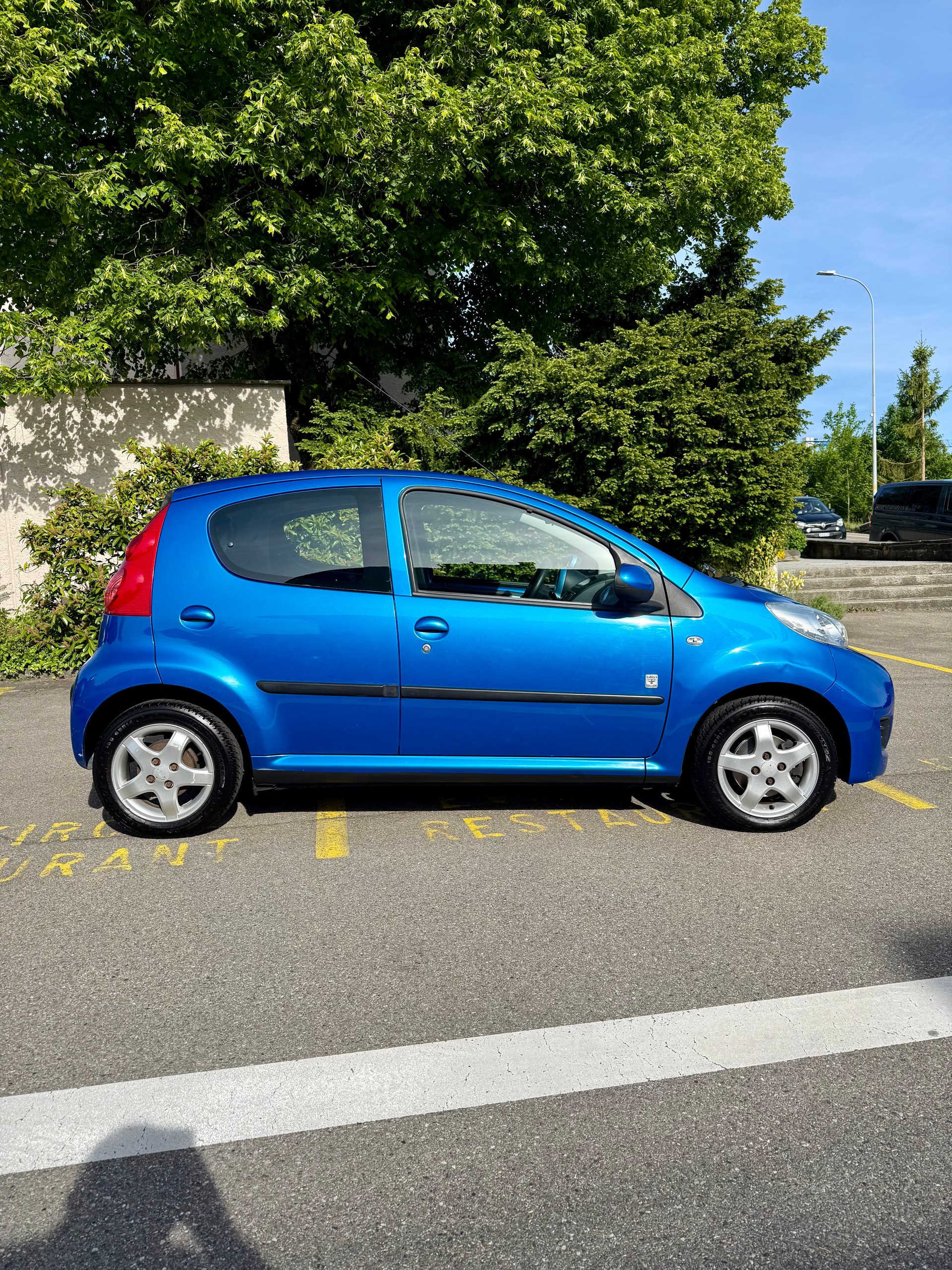 PEUGEOT 107 1.0 Swiss Edition-image-1