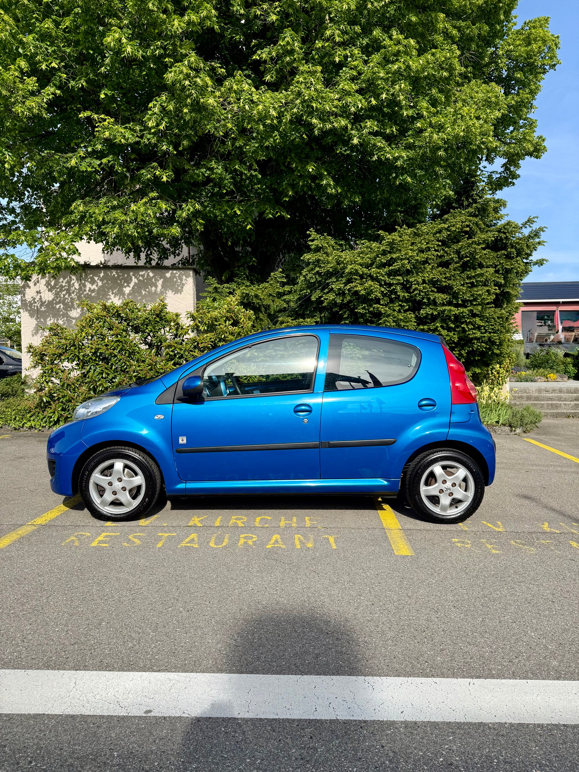 PEUGEOT 107 1.0 Swiss Edition-image-2