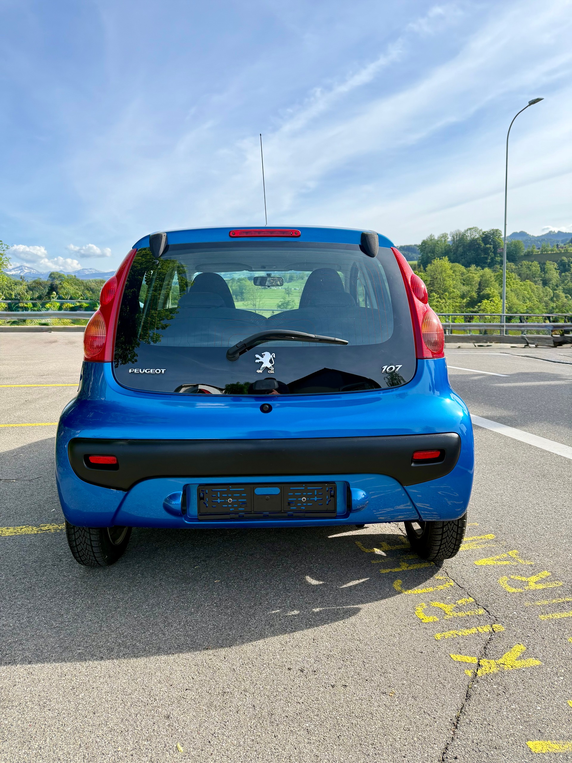 PEUGEOT 107 1.0 Swiss Edition-image-10