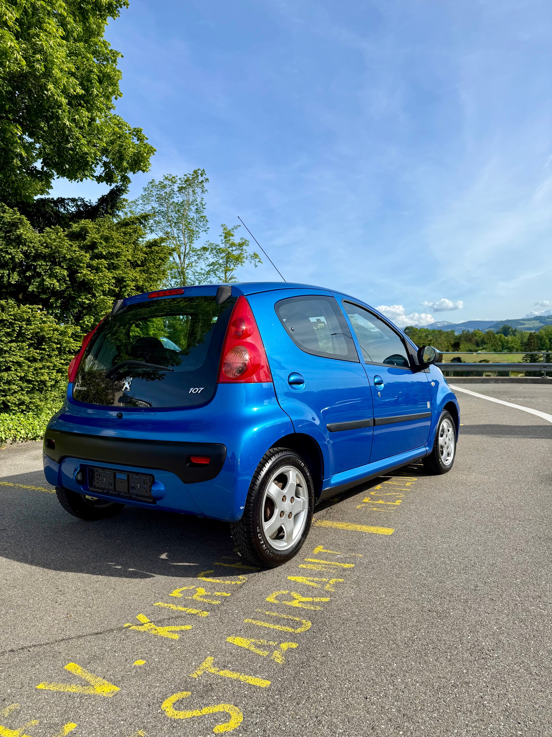 PEUGEOT 107 1.0 Swiss Edition-image-7