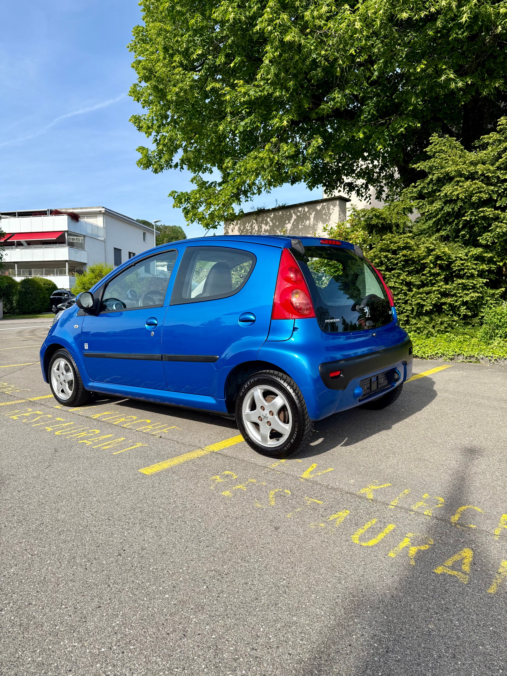 PEUGEOT 107 1.0 Swiss Edition-image-11