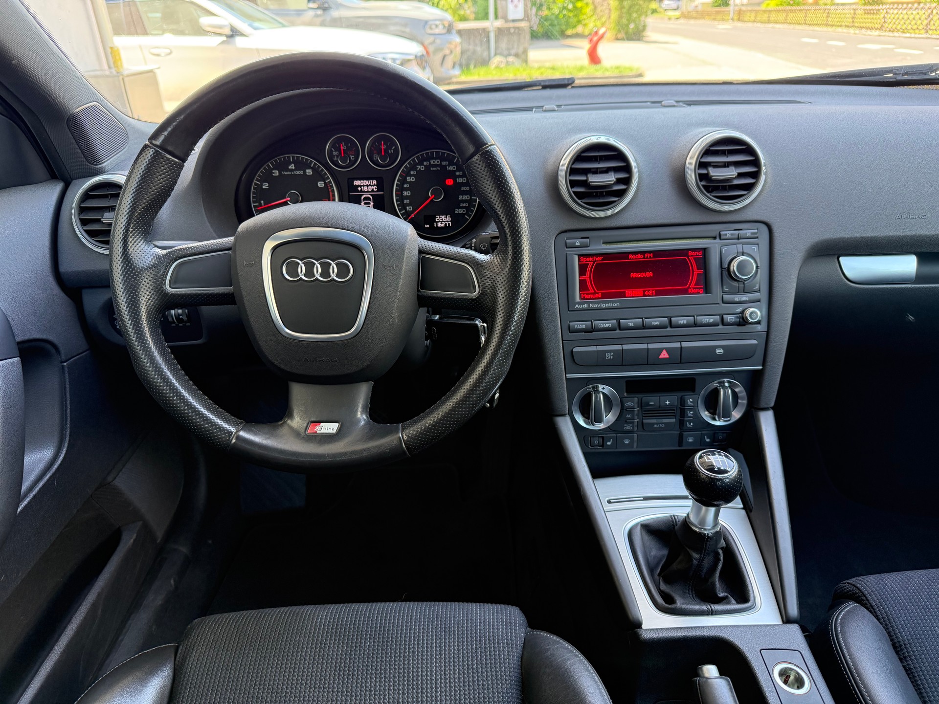 AUDI A3 Sportback 1.8 TFSI S-Line-image-9