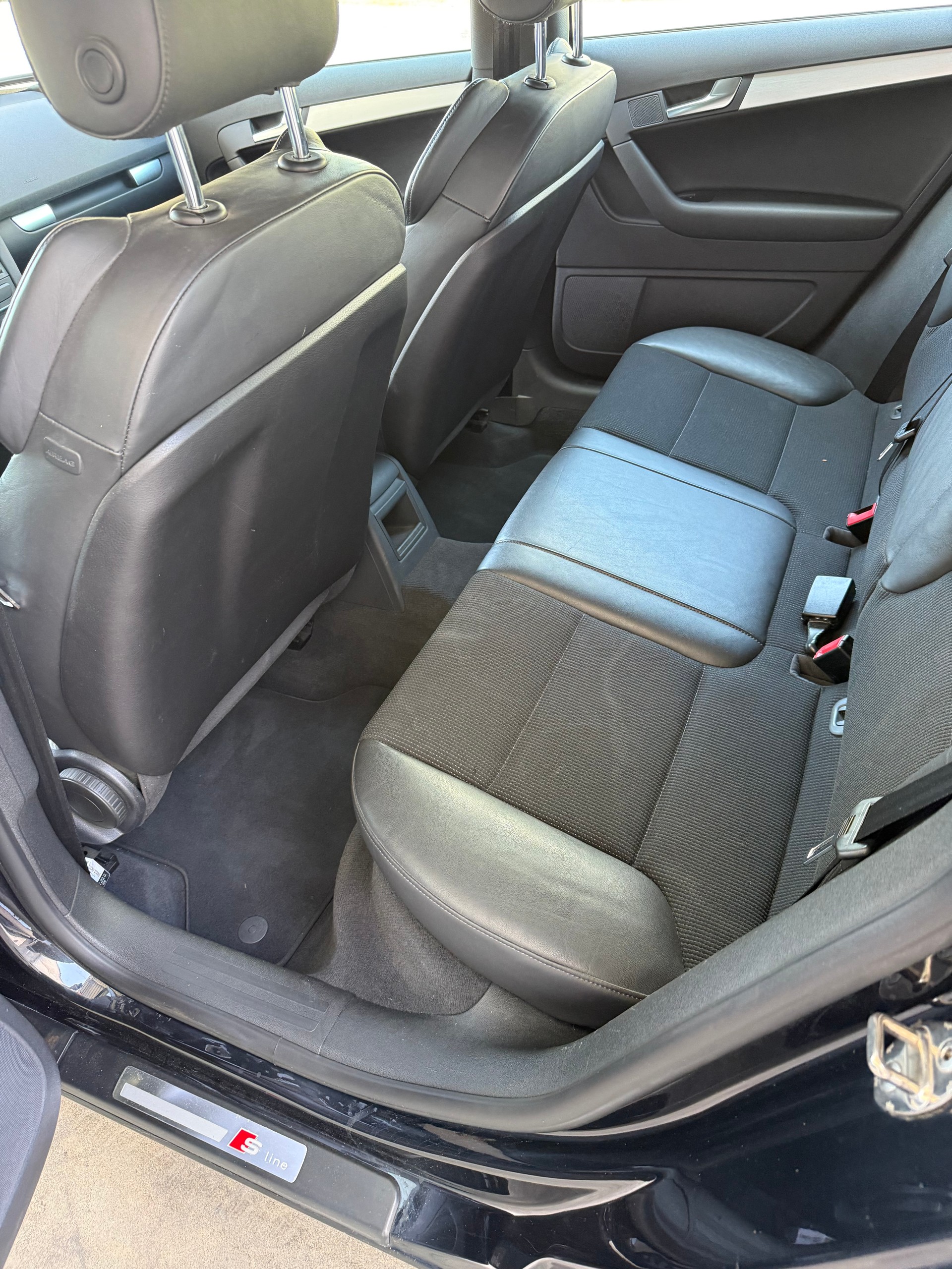 AUDI A3 Sportback 1.8 TFSI S-Line-image-10
