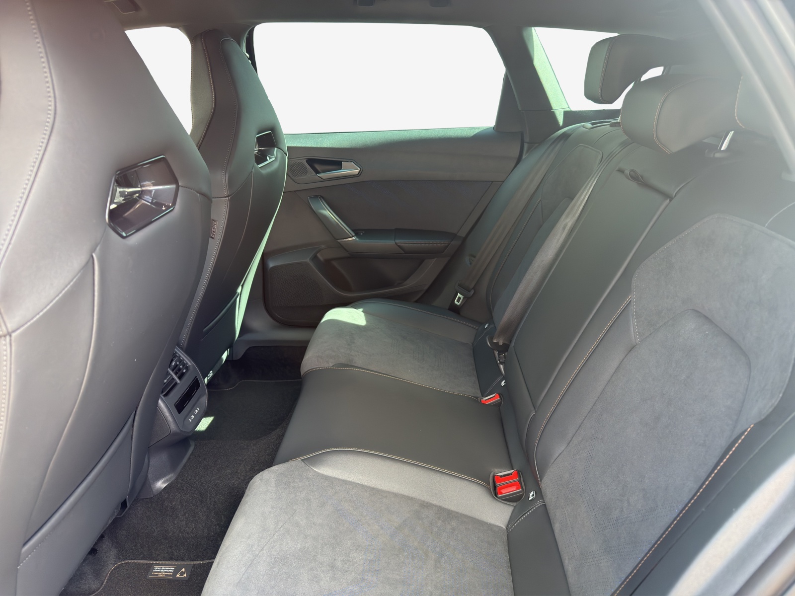 CUPRA LEON ST 1.5 eTSI Prime Edition DSG-image-11