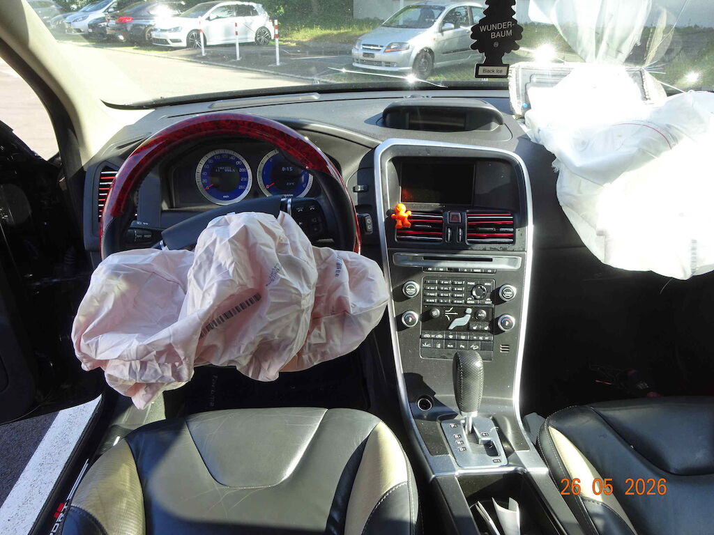 VOLVO XC60 2.4D AWD Momentum Geartronic-image-5