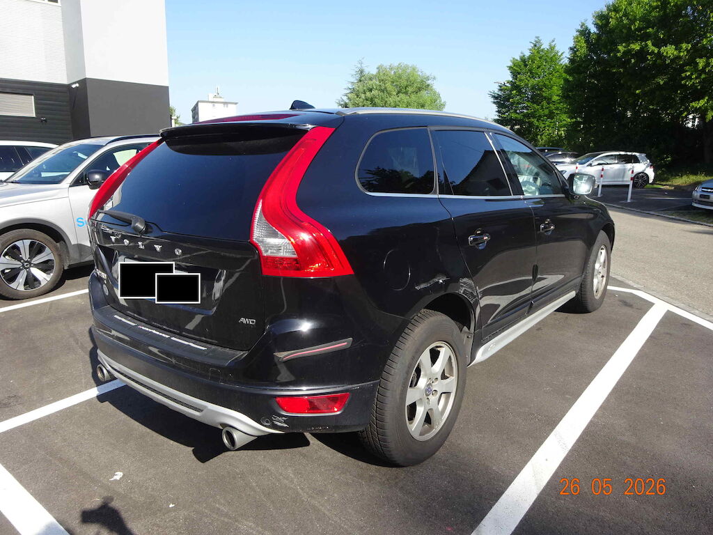 VOLVO XC60 2.4D AWD Momentum Geartronic-image-7
