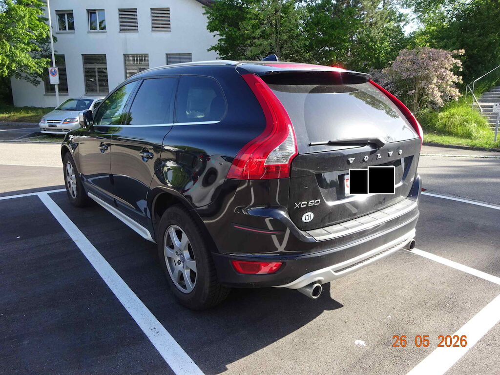 VOLVO XC60 2.4D AWD Momentum Geartronic-image-8
