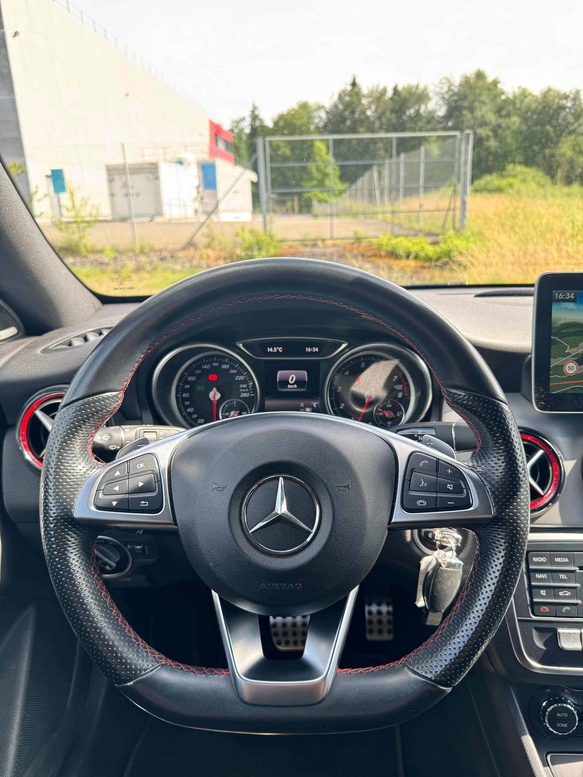 MERCEDES-BENZ CLA Shooting Brake 250 Sport 4Matic AMG Line 7G-DCT / ab MFK bei Verkauf-image-9