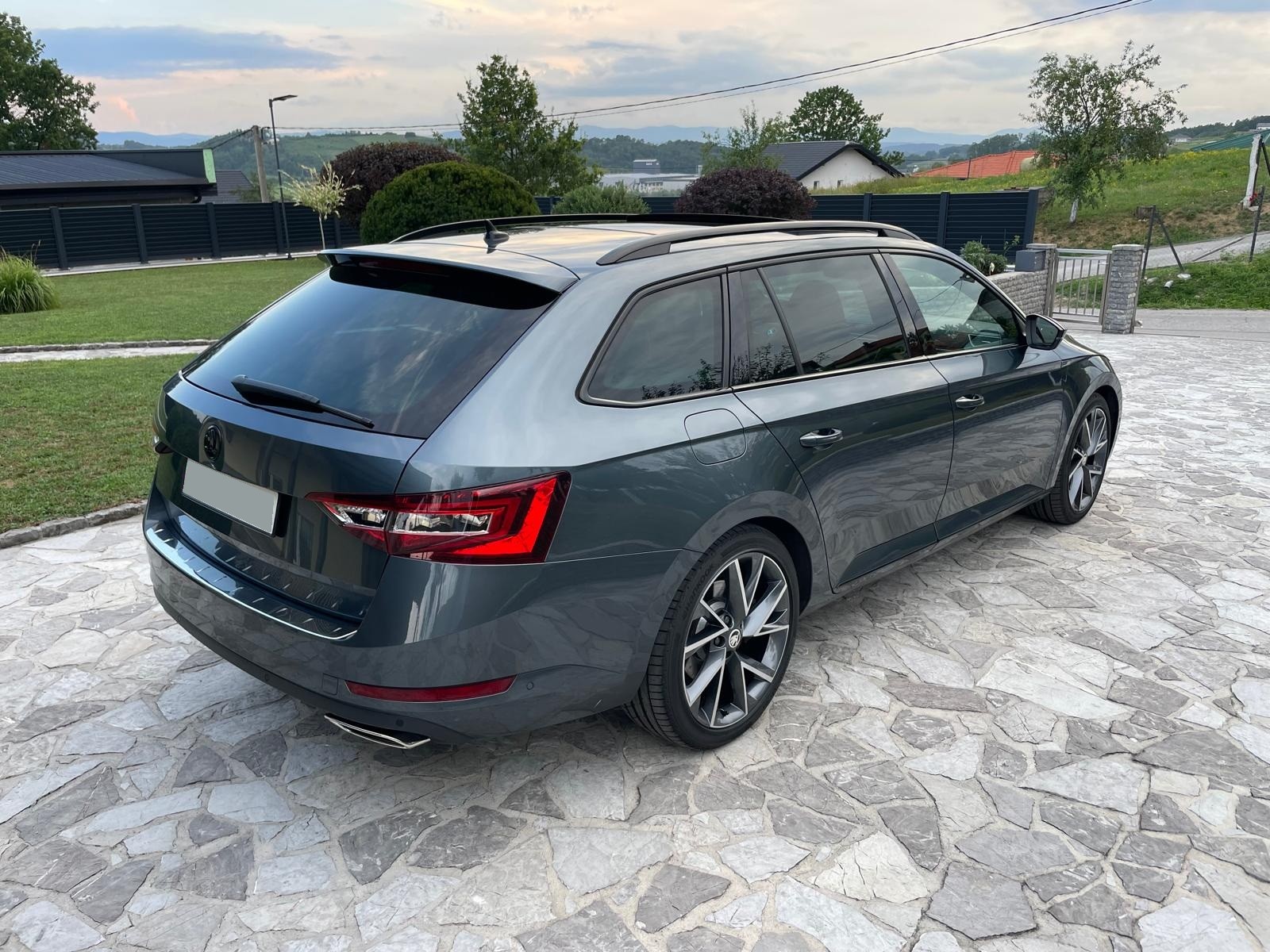 SKODA Superb Combi 2.0 TSI 280 SportLine 4x4 DSG-image-4