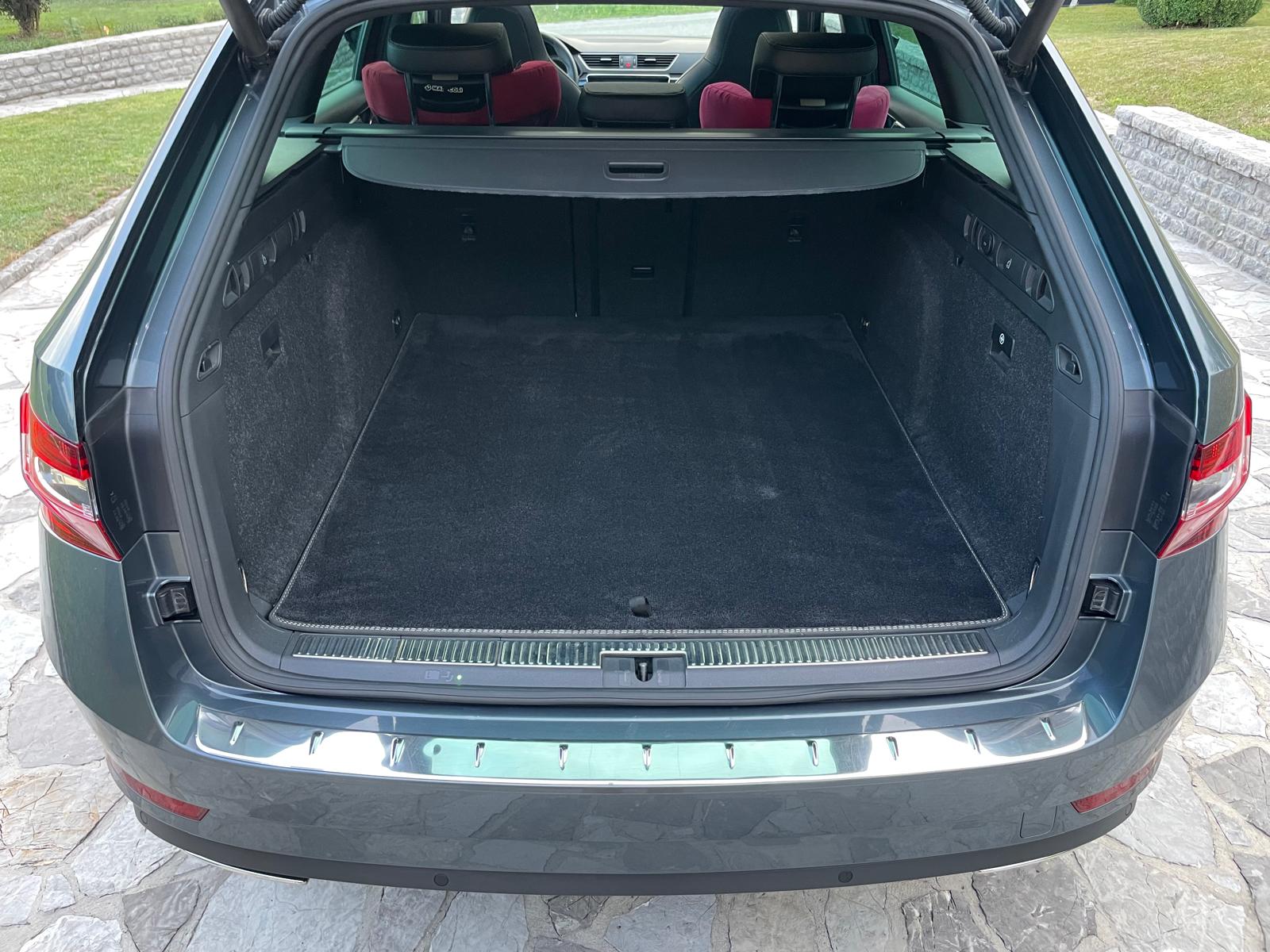 SKODA Superb Combi 2.0 TSI 280 SportLine 4x4 DSG-image-9